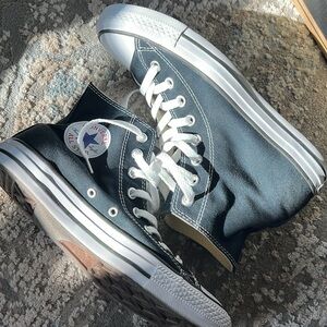 Converse Chuck Taylor All Star Canvas UNISEX HIGH TOP SHOE (Mens 7) (Womens 9)
